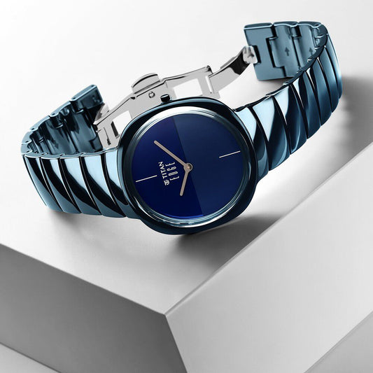 Titan Edge Squircle 1841QC04 angle