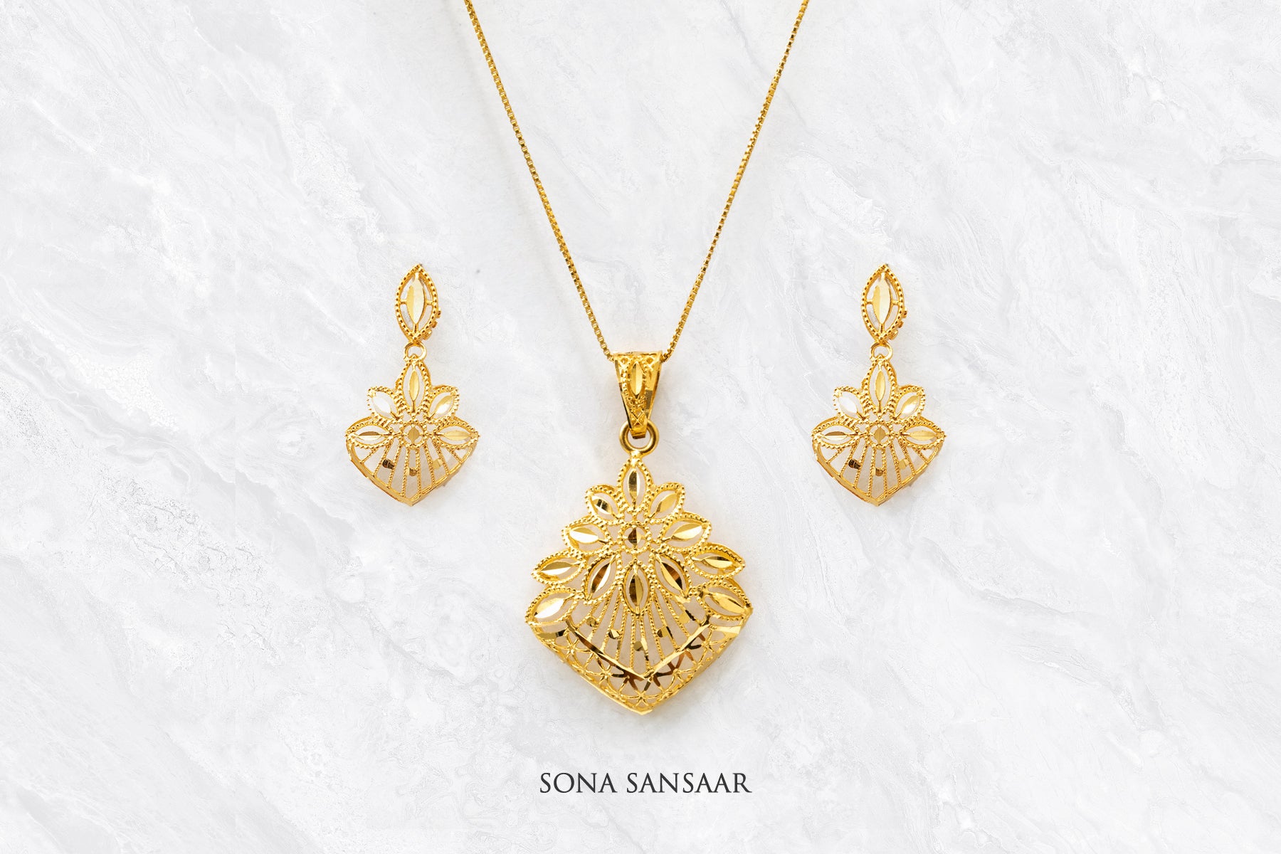 Reverie Filigree Pendant and Earrings Set | Sona Sansaar