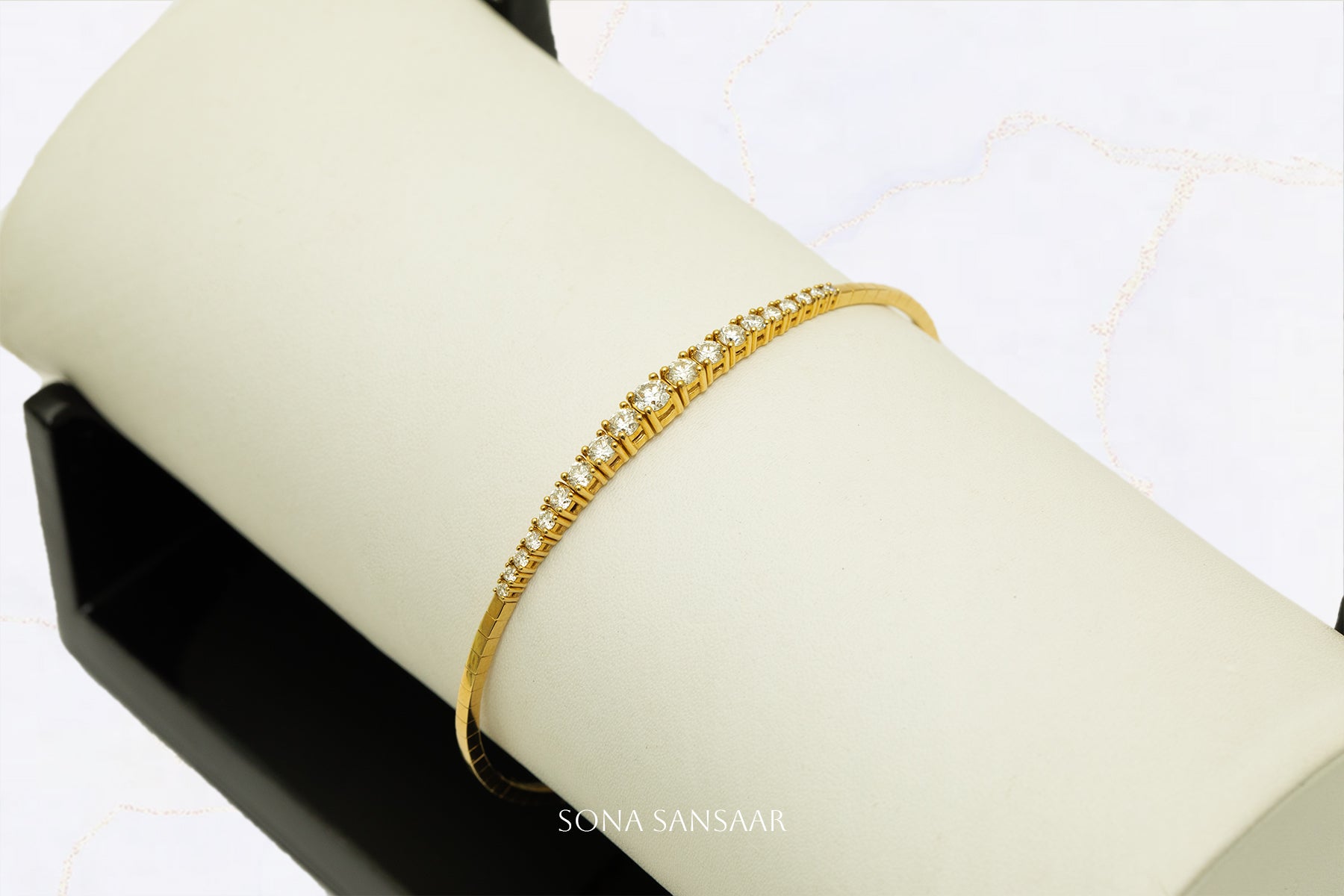 18K Flexi Bangle with Natural Diamonds 2