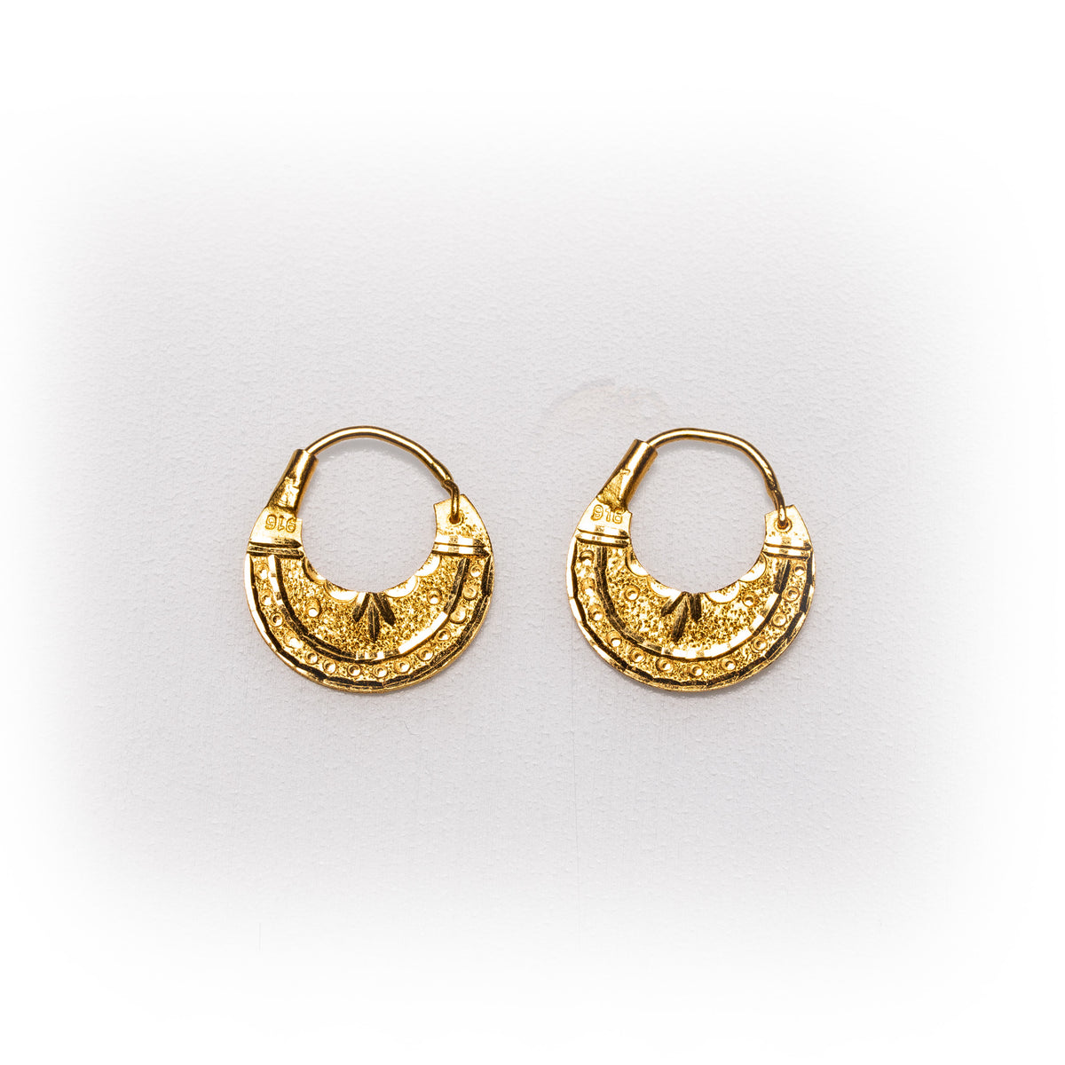 22K Yellow Gold Traditional Nattiyan Crescent Hoop Earrings | 4.41g High-Purity Solid Gold, Exquisite Filigree & Textured Heritage Fine Jewelry