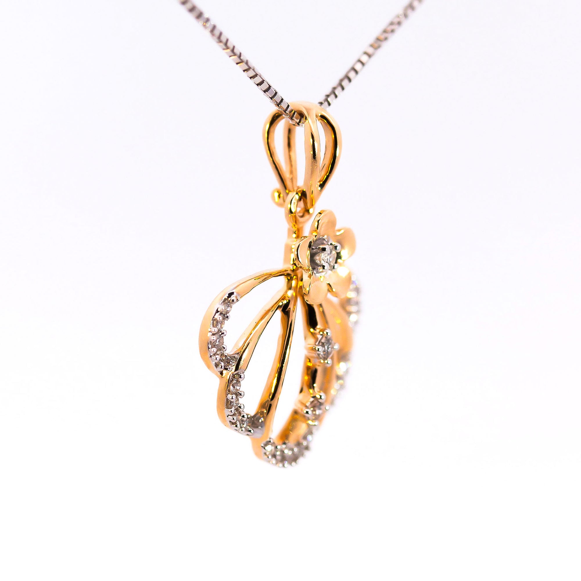 Luxury 18K Yellow and White Gold Scalloped Floral Shell Diamond Pendant | 0.12 CT Brilliant VS-GH Accent Diamonds, 24 Hand-Set Stones, Two-Tone Botanical Fine Jewelry